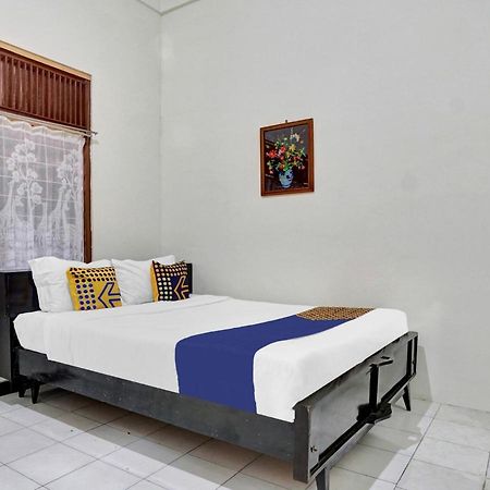 Oyo Life 90539 Taman Borobudur Guest House Syariah Blimbing  Exterior photo