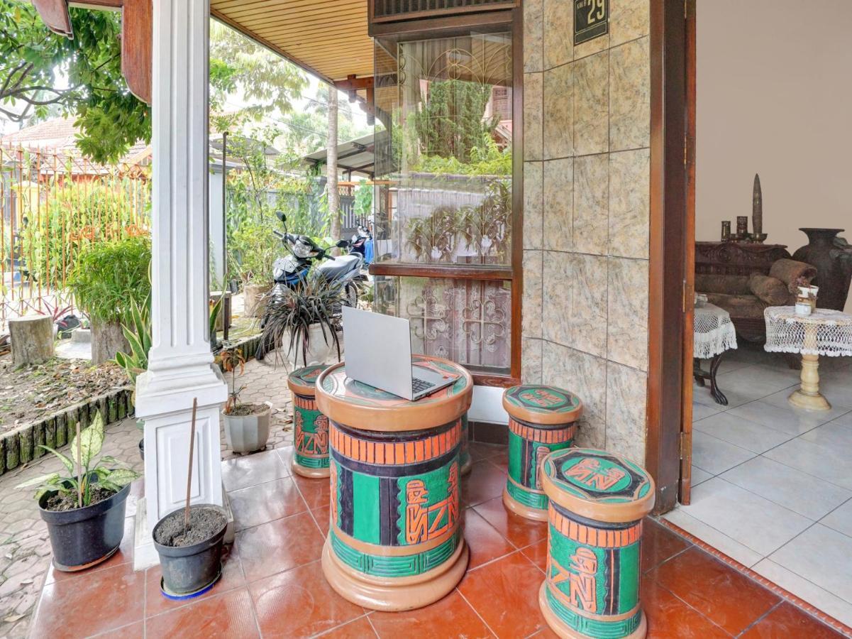 Oyo Life 90539 Taman Borobudur Guest House Syariah Blimbing  Exterior photo