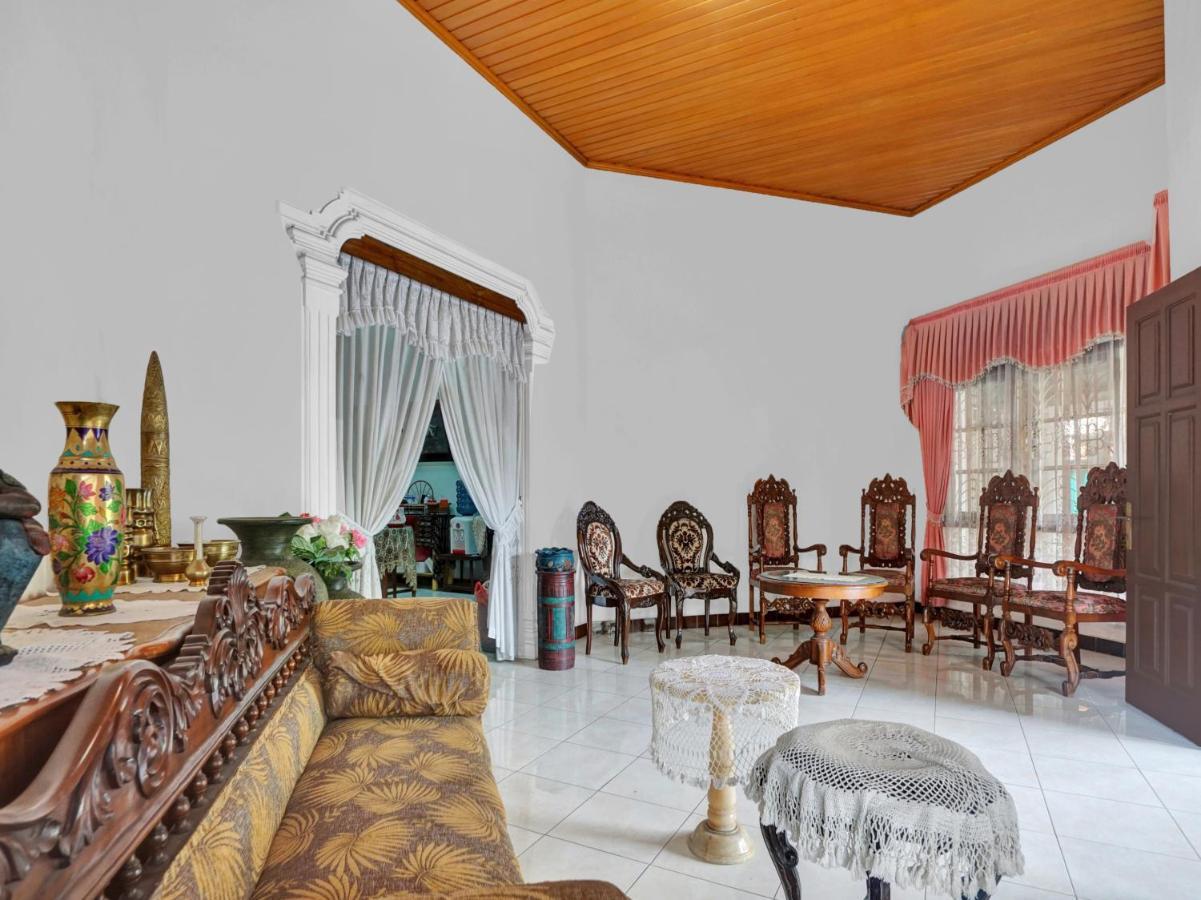 Oyo Life 90539 Taman Borobudur Guest House Syariah Blimbing  Exterior photo