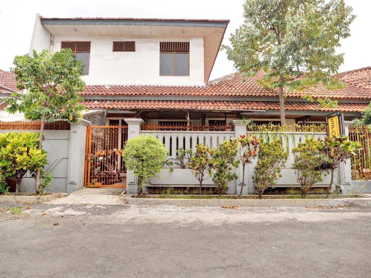 Oyo Life 90539 Taman Borobudur Guest House Syariah Blimbing  Exterior photo
