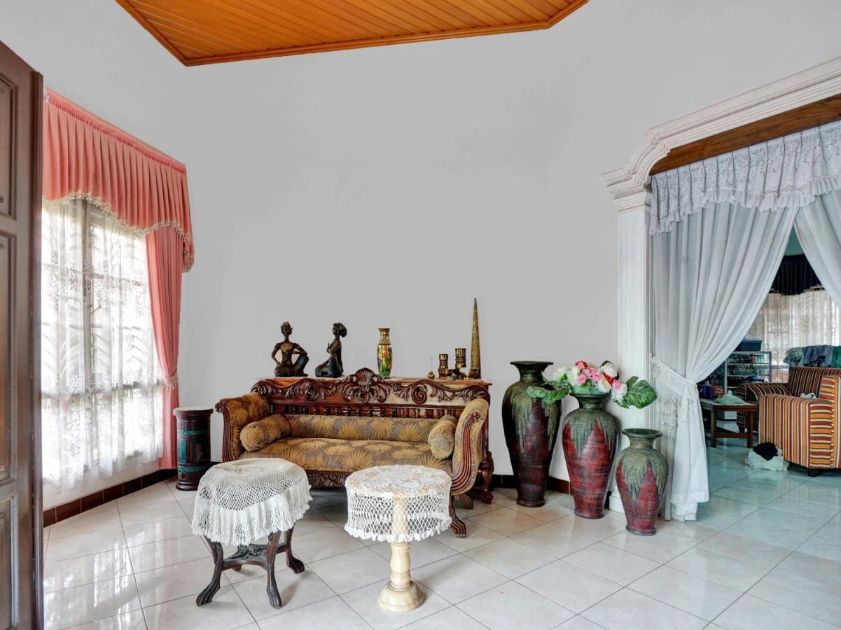 Oyo Life 90539 Taman Borobudur Guest House Syariah Blimbing  Exterior photo