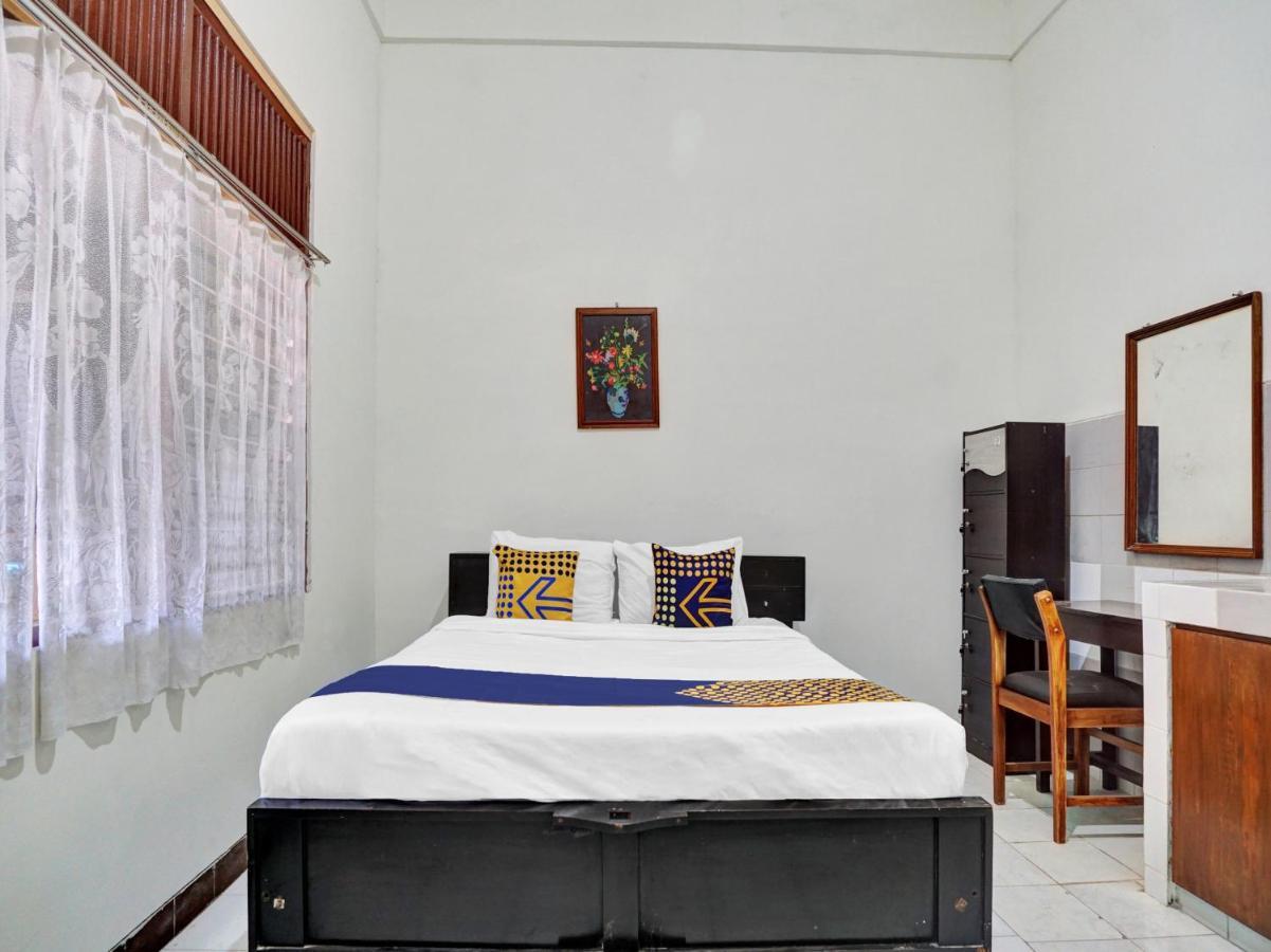 Oyo Life 90539 Taman Borobudur Guest House Syariah Blimbing  Exterior photo