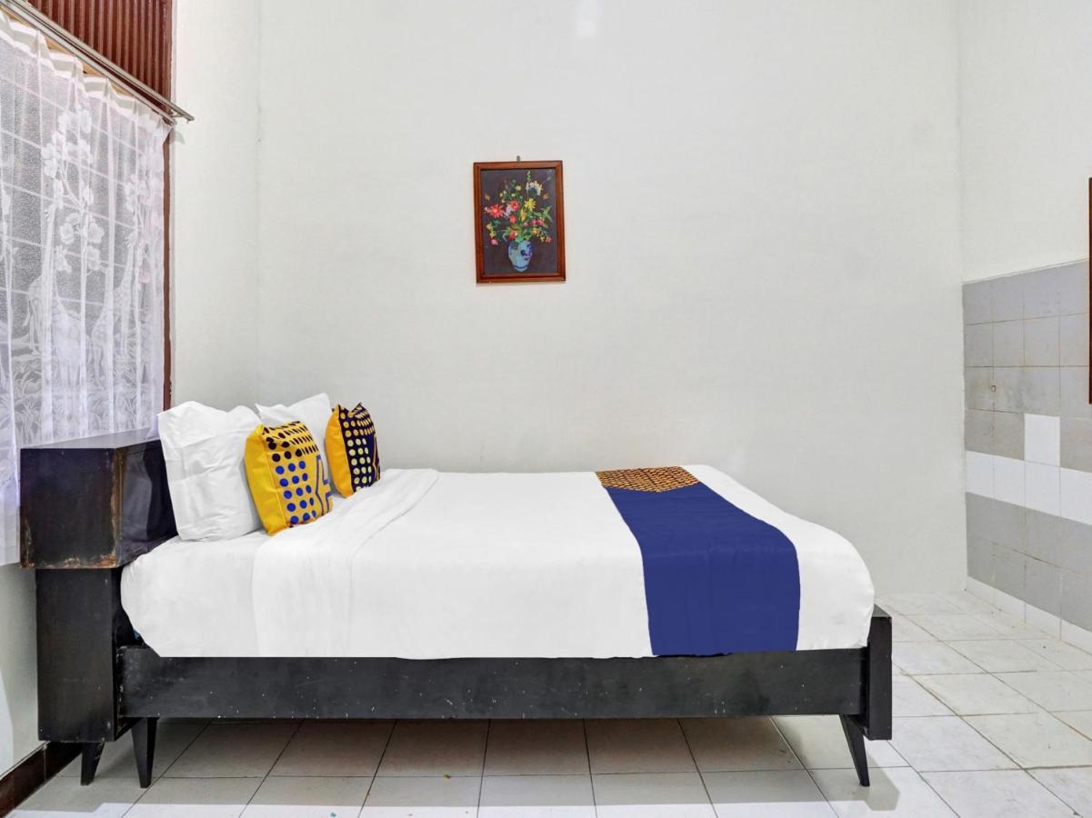 Oyo Life 90539 Taman Borobudur Guest House Syariah Blimbing  Exterior photo