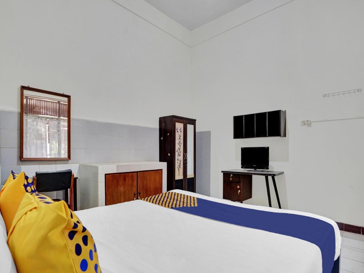 Oyo Life 90539 Taman Borobudur Guest House Syariah Blimbing  Exterior photo