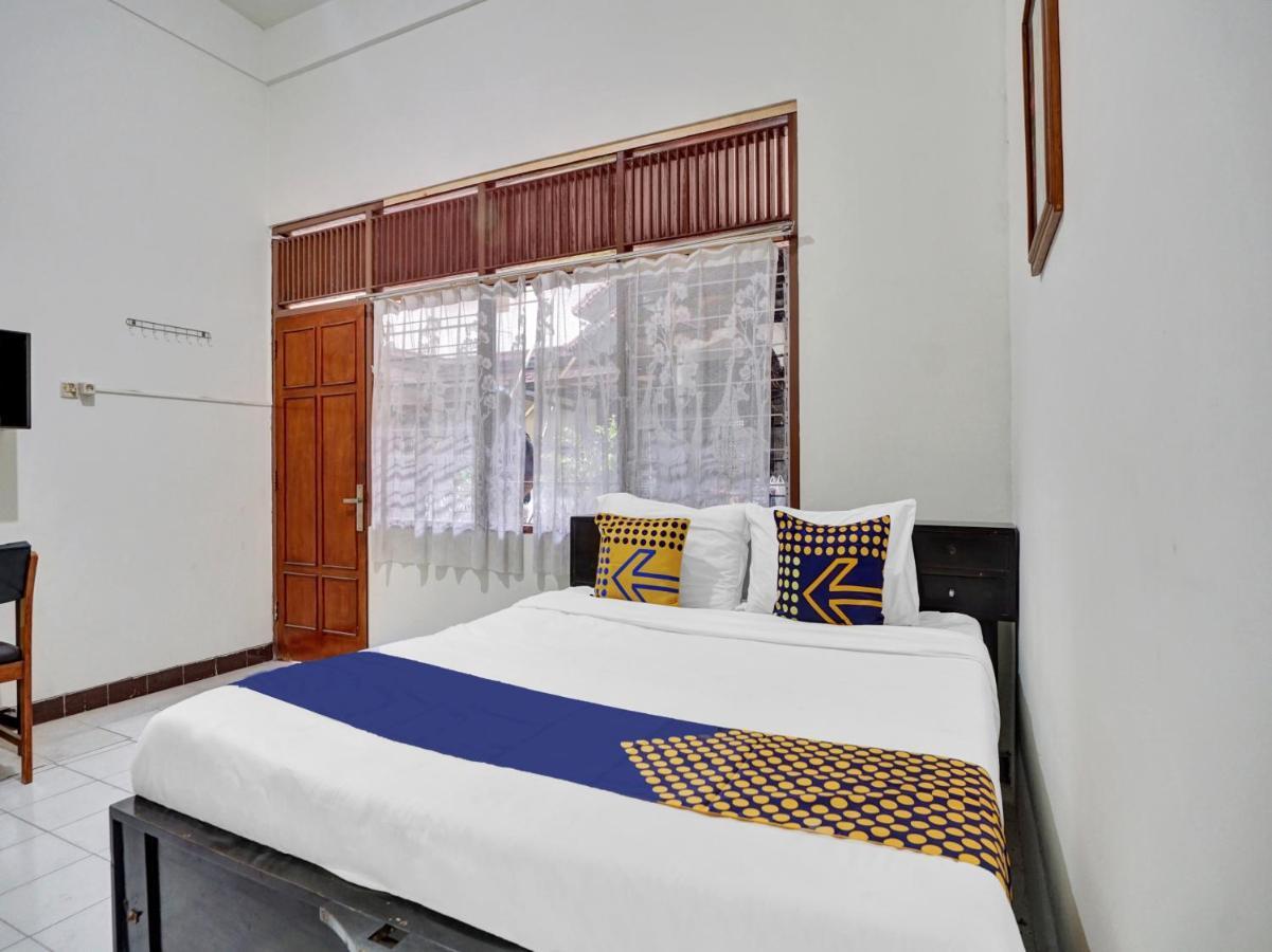 Oyo Life 90539 Taman Borobudur Guest House Syariah Blimbing  Exterior photo