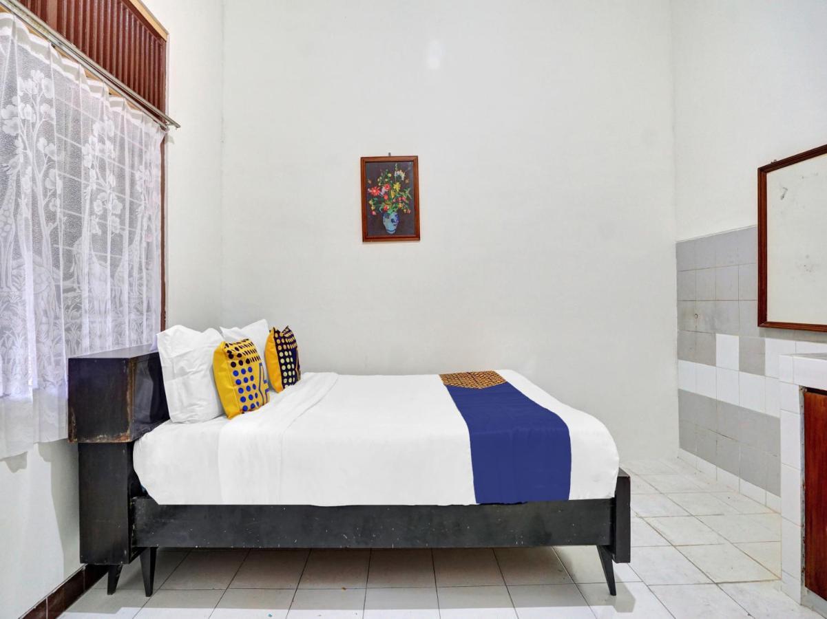 Oyo Life 90539 Taman Borobudur Guest House Syariah Blimbing  Exterior photo